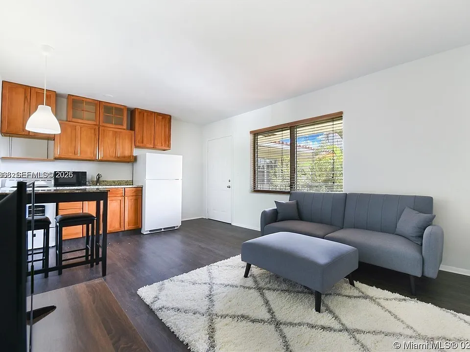 345 Michigan Ave #17