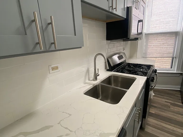 1514 W Wilson Ave #3R — Photo 2