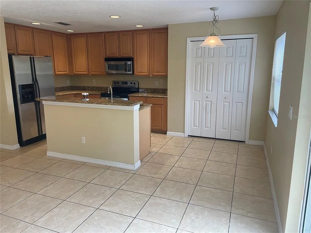 3 bed, 2.5 bath, 1828 sqft, $2,250 — Photo 4