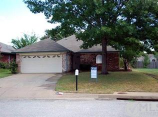 729 Cross Ridge Cir N, Fort Worth, TX 76120