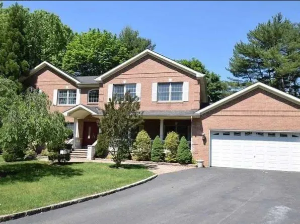 2 Mark Court, Glen Cove, NY 11542