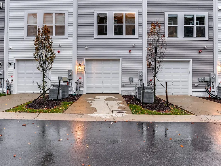 215 Wesley Brown Ln — Photo 36