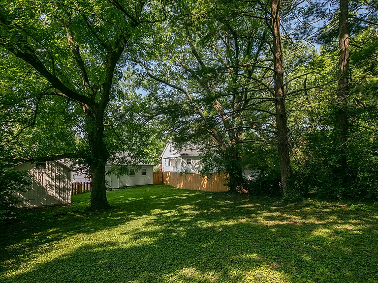 277 Elmwood Dr — Photo 17