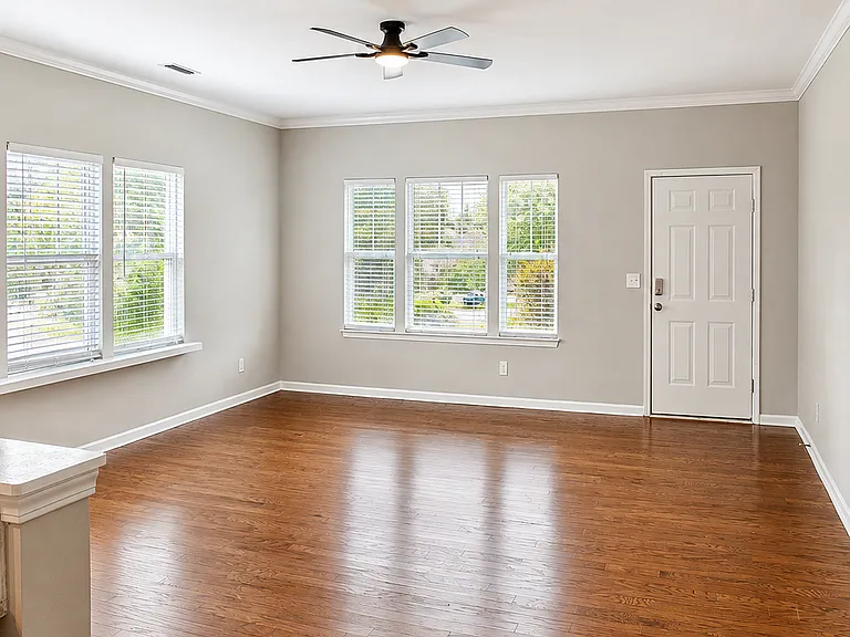 104 Isabella Ct — Photo 4