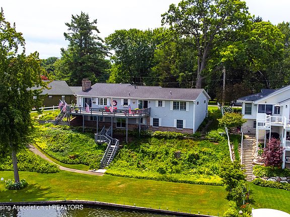 2nd image of 75 Sunnyside Dr