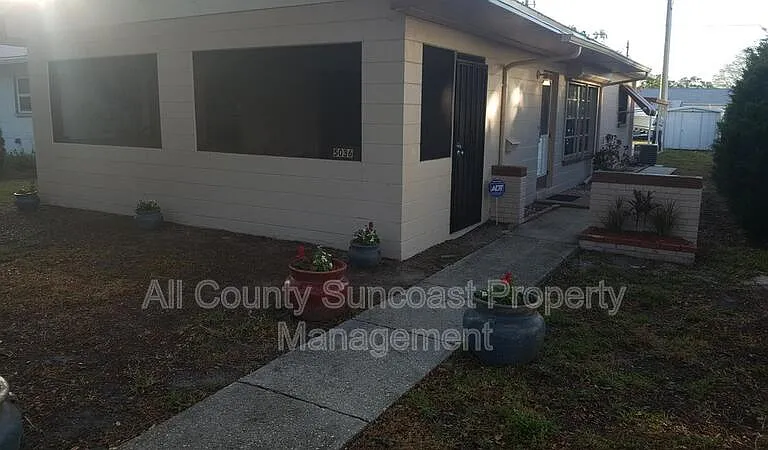 5036 10th Ave N — Photo 25