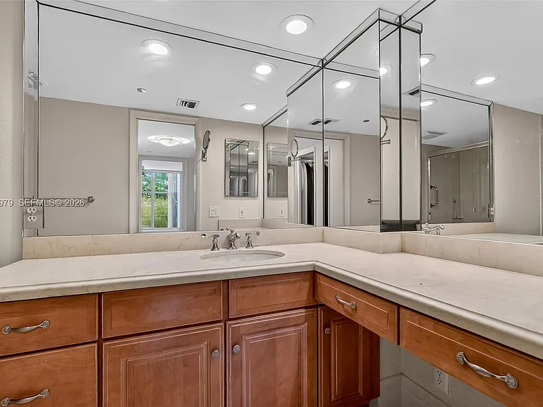 4015 W Palm Aire Dr #502 — Photo 15