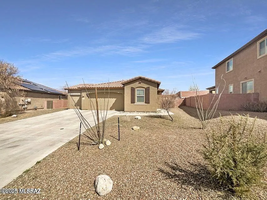 3 bed, 2.0 bath, 1849 sqft, $2,000 — Photo 2