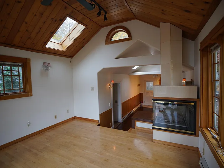 2104 W Clarke Ave — Photo 14