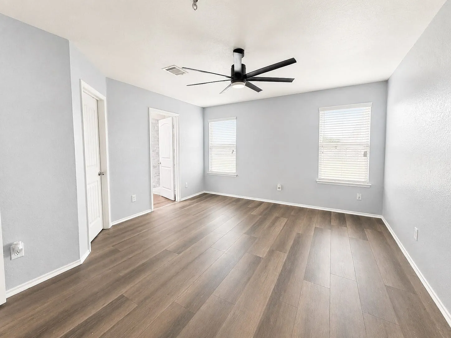 4 bed, 2.5 bath, 2119 sqft, $2,200 — Photo 3