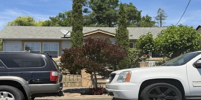 1st image of 2520 Pine St
