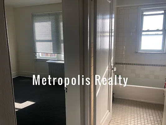 Rented by Metropolis International Realty Inc. | media 37