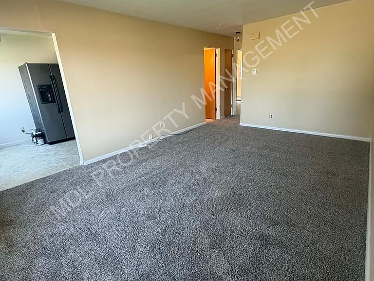 2225 Weiss — Photo 7