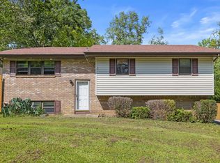 821 Sutton Dr, Hixson, TN 37343