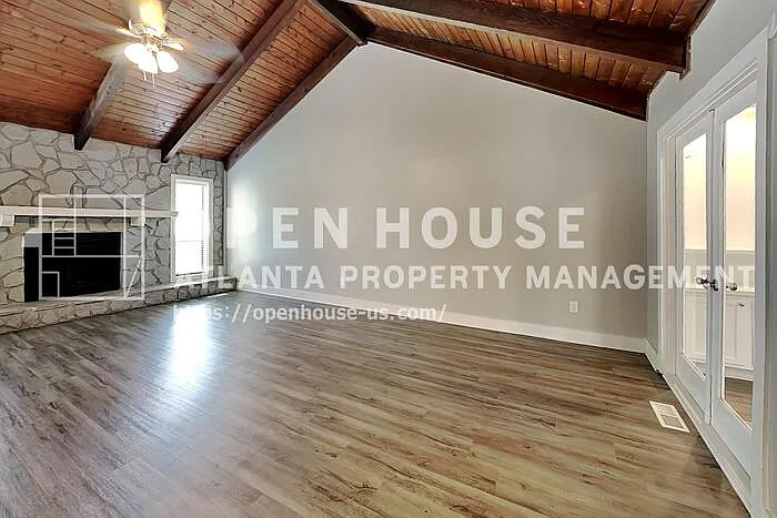 3 bed, 2.5 bath, 2062 sqft, $2,245 — Photo 3