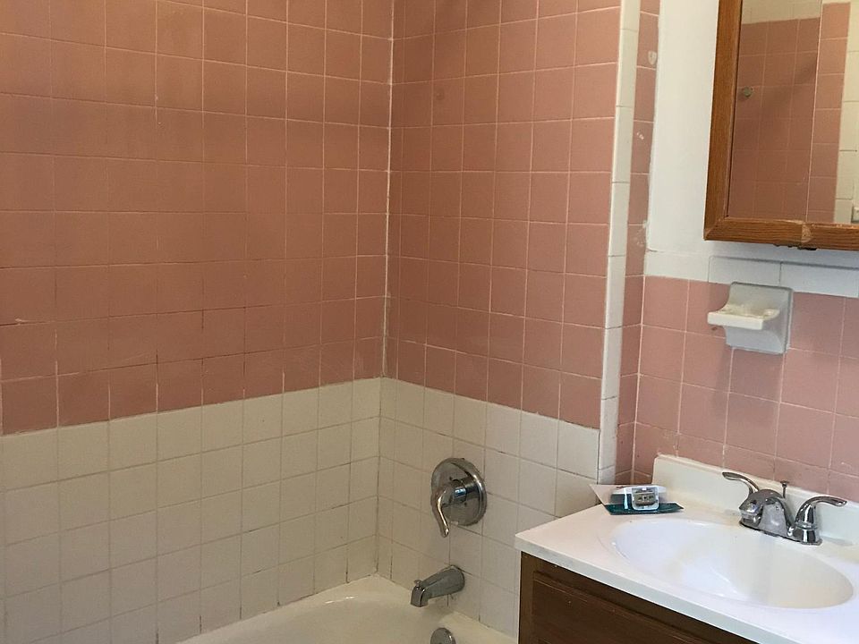 1st image of 1021 E 215th St APT 3