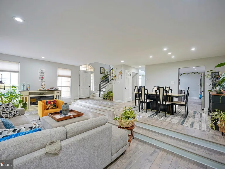 16 Buckingham Pl — Photo 14