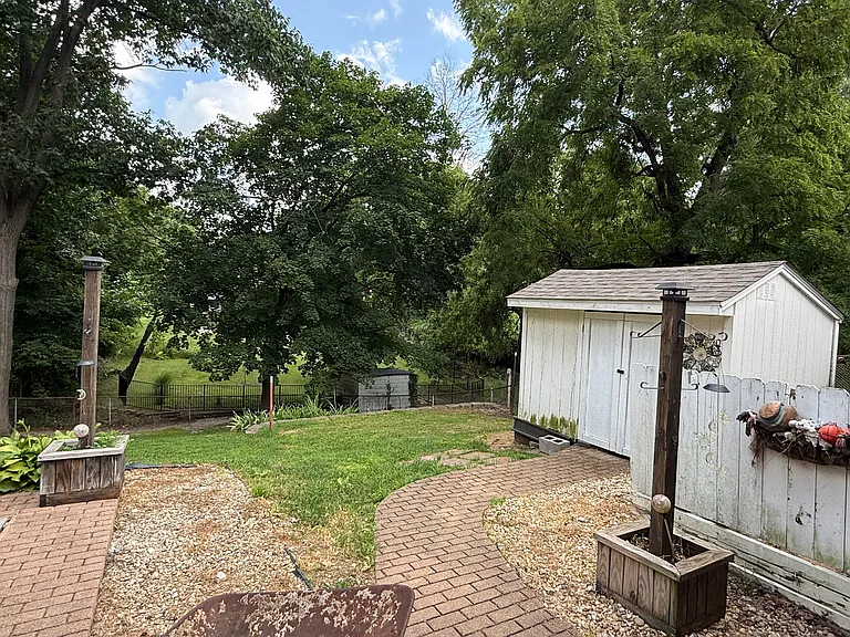 192 Valley Dr — Photo 3