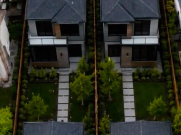 2304 Henry St, Pt Moody, BC V3H 2J5