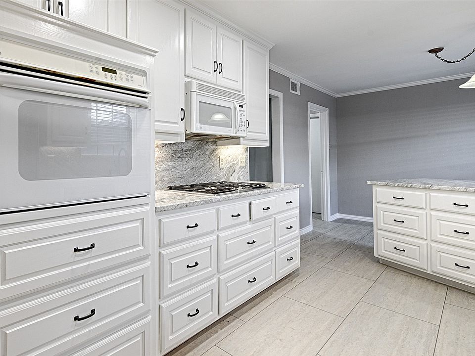 1st image of 614 Brookfield Dr