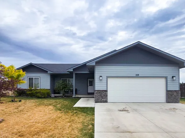 308 Park View Dr, Garden City, KS 67846