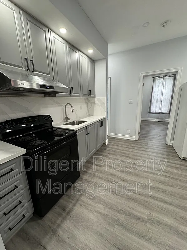 3 bed, 2.0 bath, $750 — Photo 1