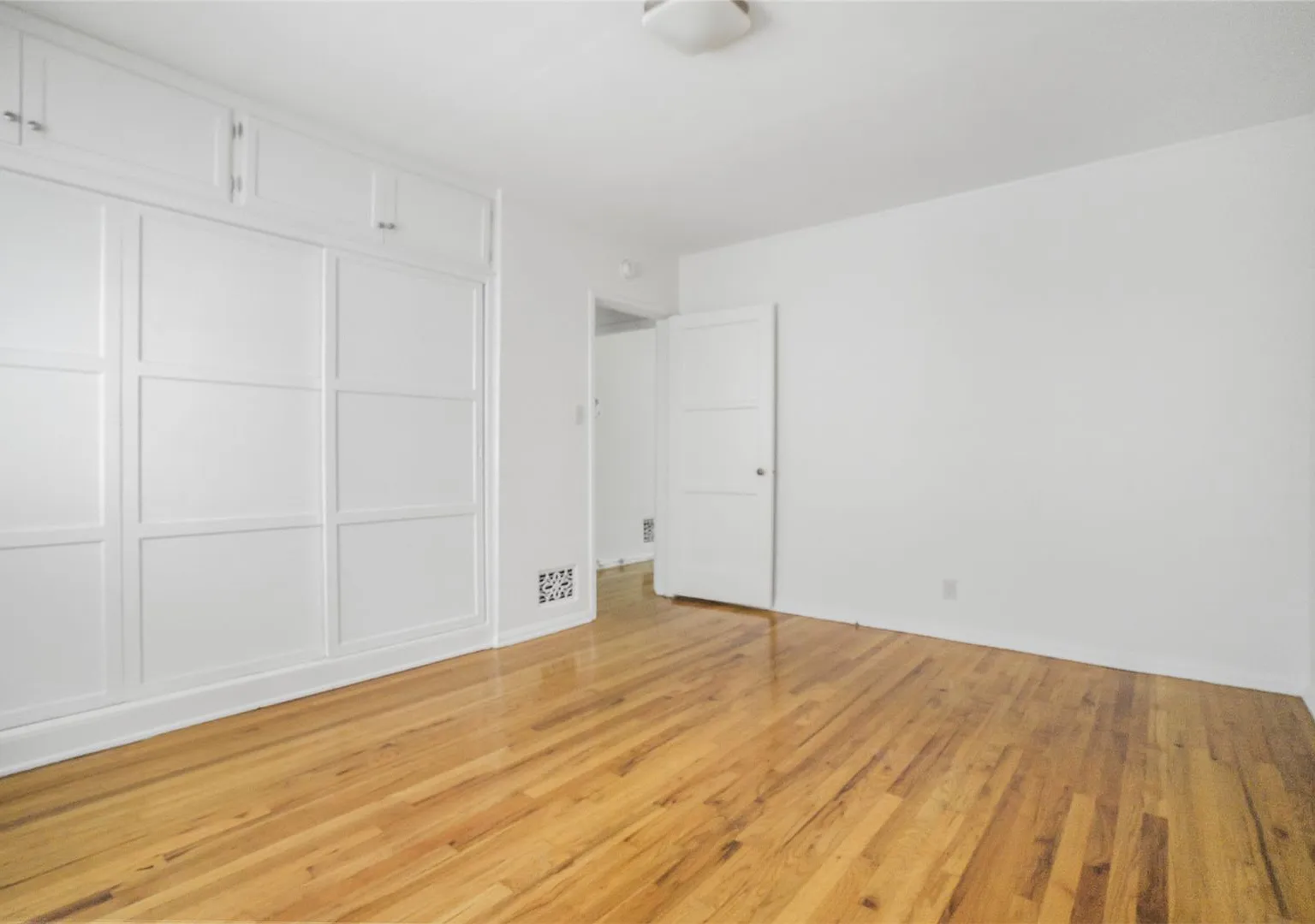 8551-8561 Holloway Dr — Photo 2