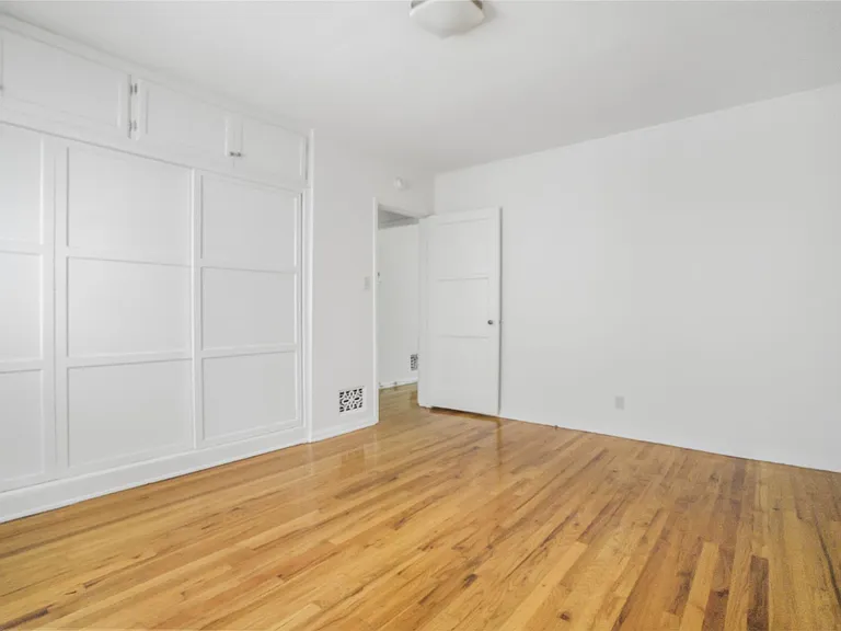 8551-8561 Holloway Dr — Photo 2