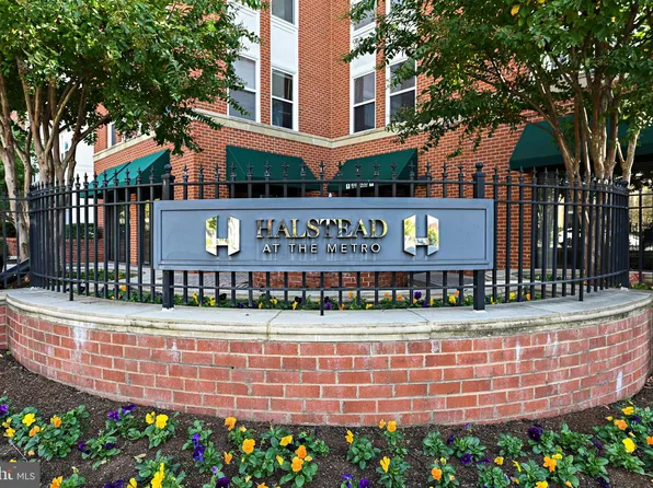 2665 Prosperity Ave APT 305, Fairfax, VA 22031