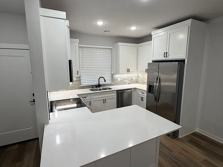 513 W Dallas St — Photo 13