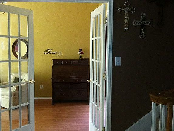 3rd image of 614 Deer Run Cir