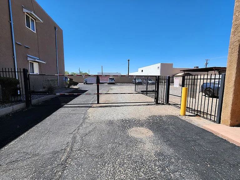 212 San Clemente Ave NW — Photo 38