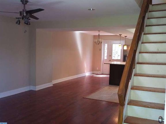 3rd image of 7638 Elmwood Ave