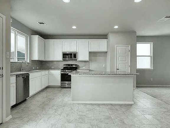 3rd image of 1289 Goforth Rd