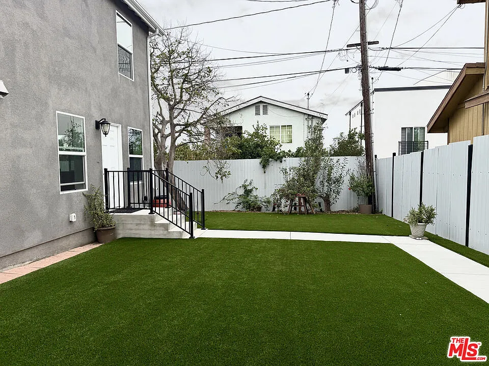 3 bed, 2.5 bath, 1200 sqft, $3,300 — Photo 2