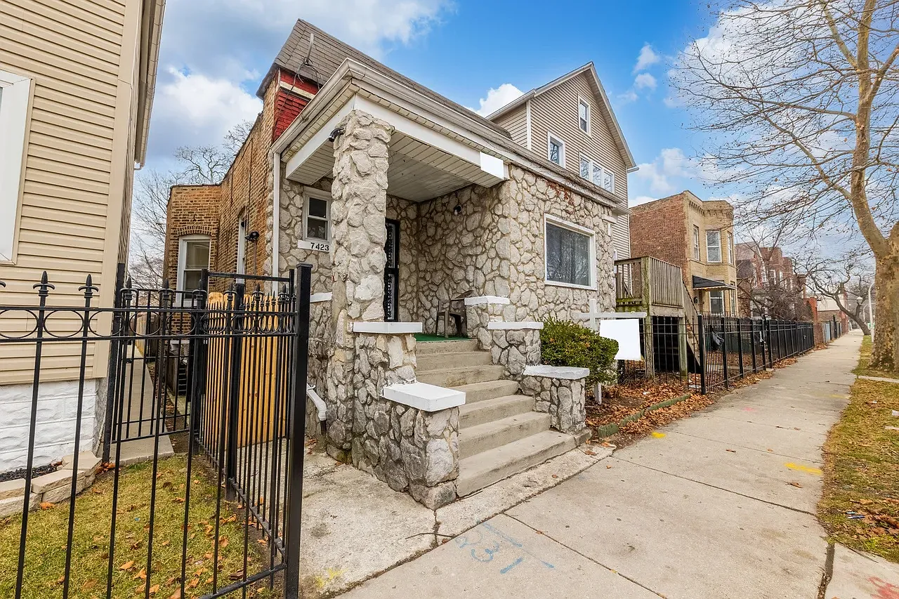 6 bed, 1303 sqft, $3,000 — Photo 1