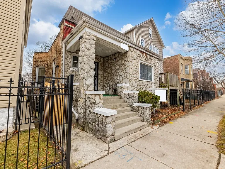 7423 S Saint Lawrence Ave — Photo 1