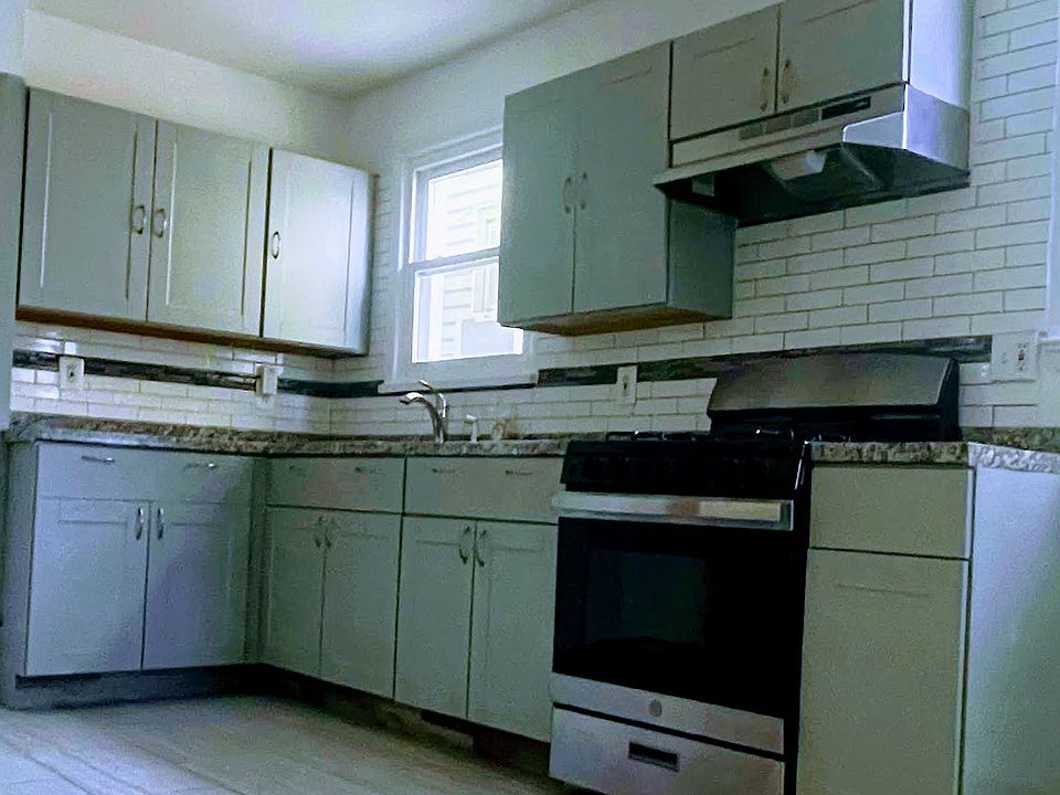 1st image of 11 Chestnut St APT 1