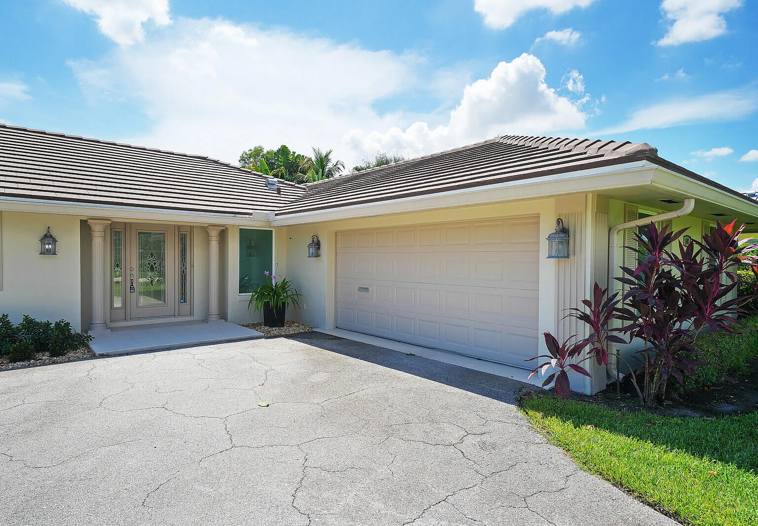 4 bed, 2.5 bath, 2416 sqft, $4,750 — Photo 3