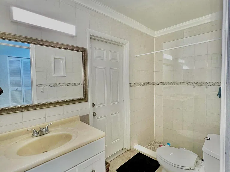 7131 Grandview Blvd — Photo 8