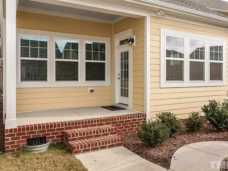 1553 Fullerton Pl — Photo 14