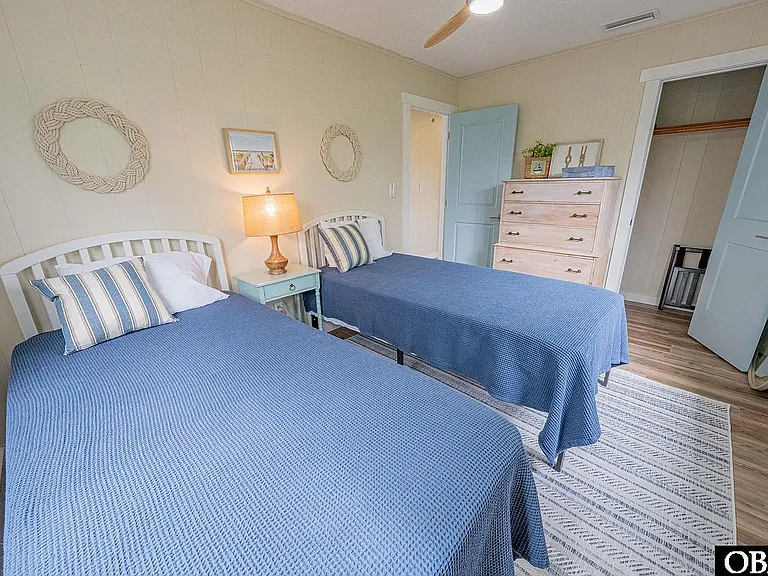 46105 Cape Point Way — Photo 32