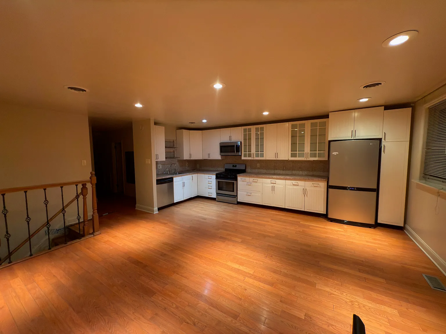 3 bed, 1200 sqft, $2,200 — Photo 1