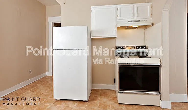 221 S Millwood Ave — Photo 4