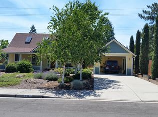 2312 Parkhill Pl, Medford, OR 97504