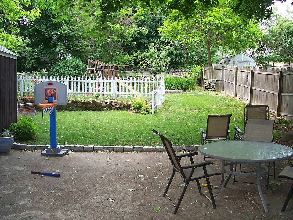 2nd image of 208 Augur St