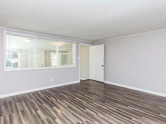 3rd image of 427 Caledonia Ave