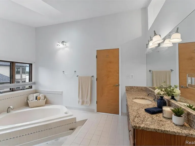 6628 Longworth Dr — Photo 18