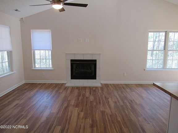 5th image of 409 Celtic Ash St