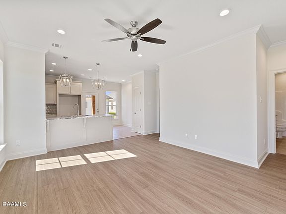 3rd image of 101 Ancona Ln